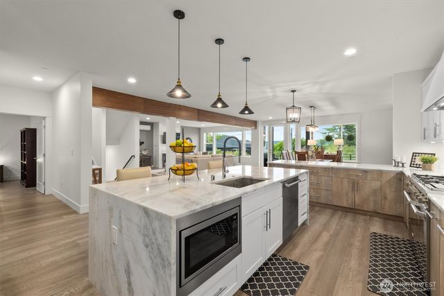 6921 55th Avenue S, Seattle, WA 98118