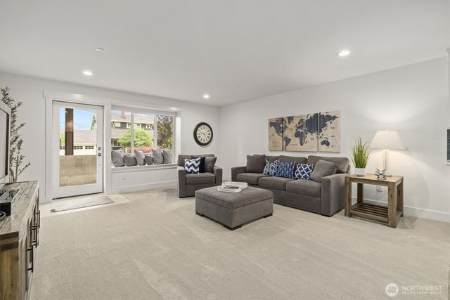 6921 55th Avenue S, Seattle, WA 98118