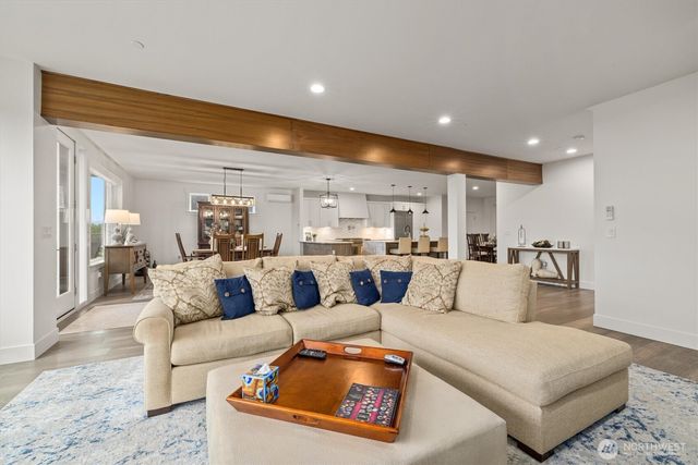 6921 55th Avenue S, Seattle, WA 98118