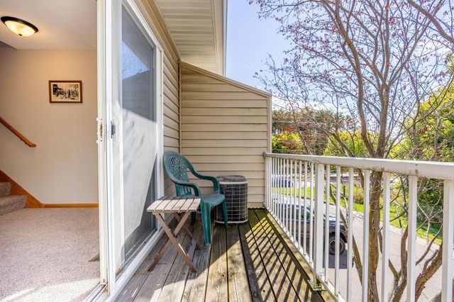 1555 County Road D E B, Maplewood, MN 55109
