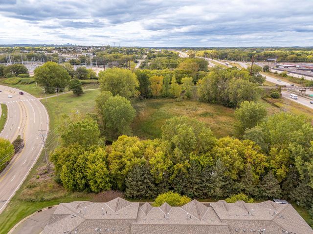 1555 County Road D E B, Maplewood, MN 55109
