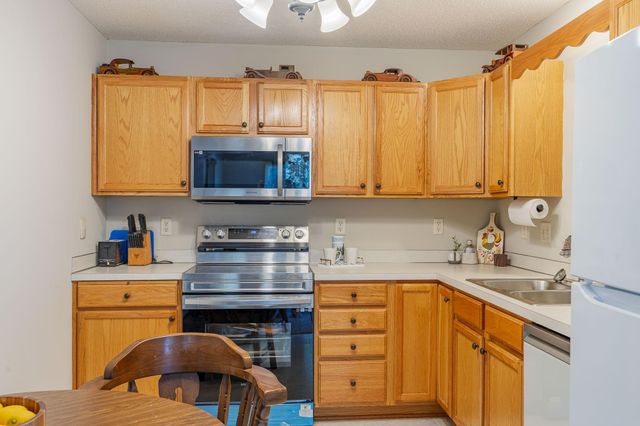 1555 County Road D E B, Maplewood, MN 55109