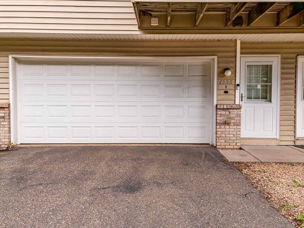 1555 County Road D E B, Maplewood, MN 55109 — photo 2