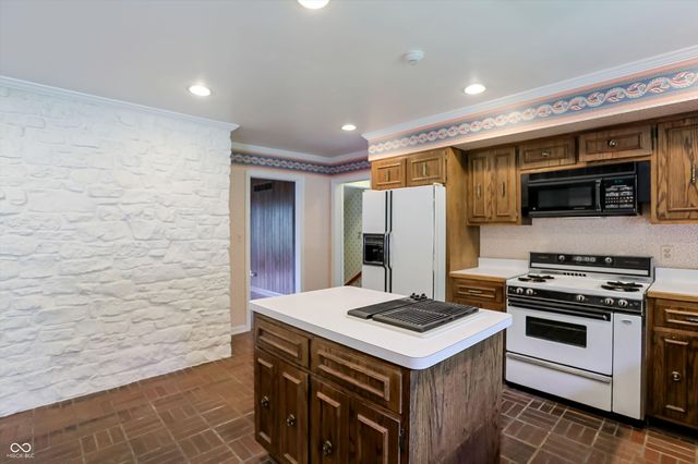 7922 Mill Pond Lane, Indianapolis, IN 46278