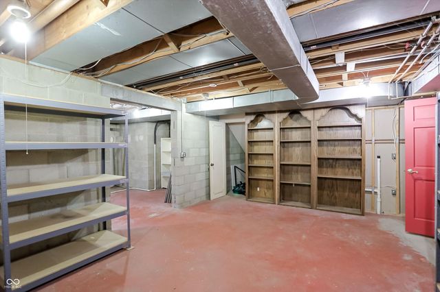 7922 Mill Pond Lane, Indianapolis, IN 46278