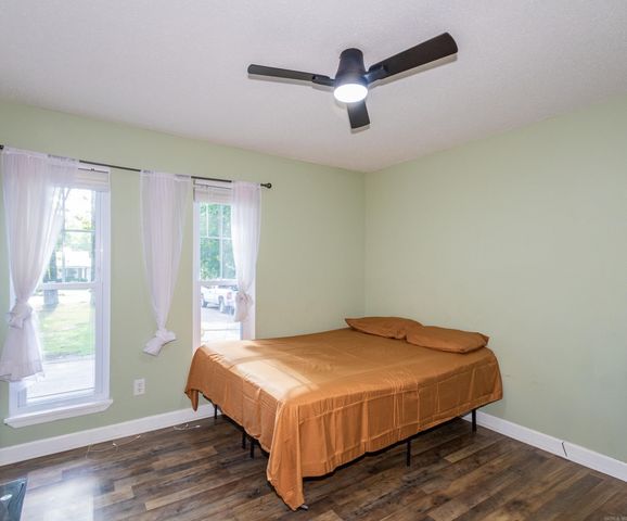 1107 N Jeff Davis Avenue, Jacksonville, AR 72076
