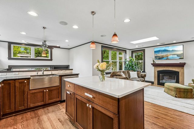 1225 N Grove Avenue, Oak Park, IL 60302