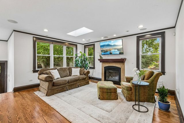 1225 N Grove Avenue, Oak Park, IL 60302