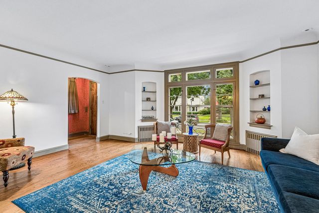 1225 N Grove Avenue, Oak Park, IL 60302