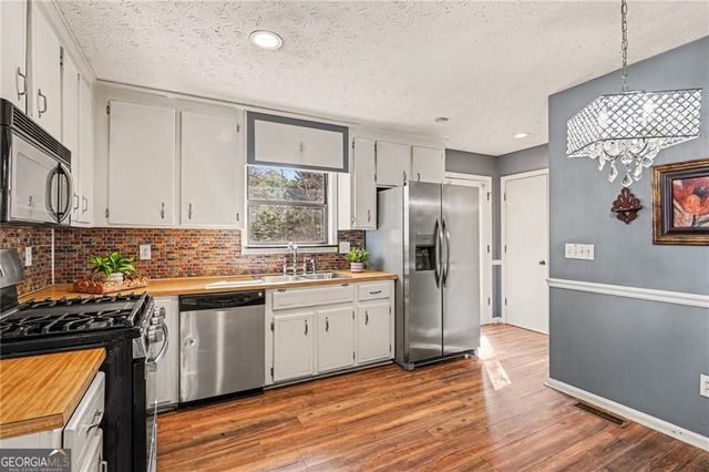 5088 Ravenwood Drive NW, Marietta, GA 30066