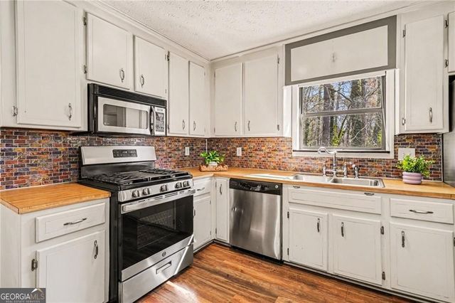 5088 Ravenwood Drive NW, Marietta, GA 30066