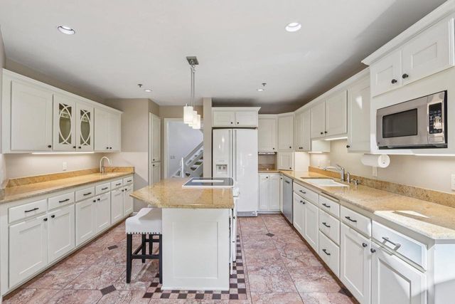 2395 White Oak Trail, Oregon, WI 53575