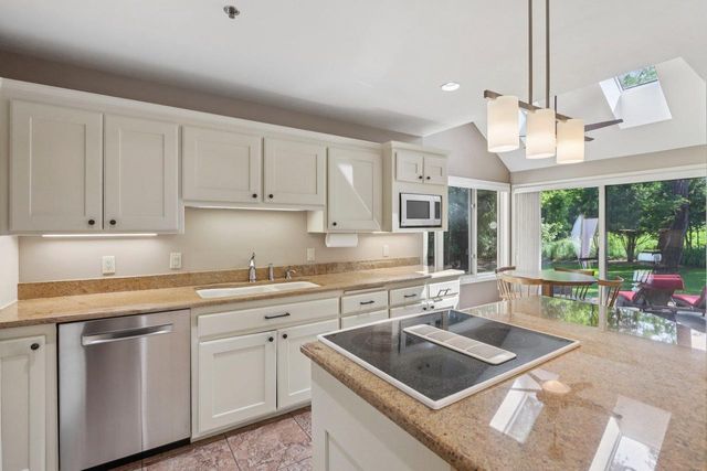 2395 White Oak Trail, Oregon, WI 53575