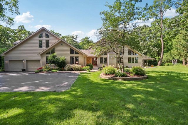 2395 White Oak Trail, Oregon, WI 53575