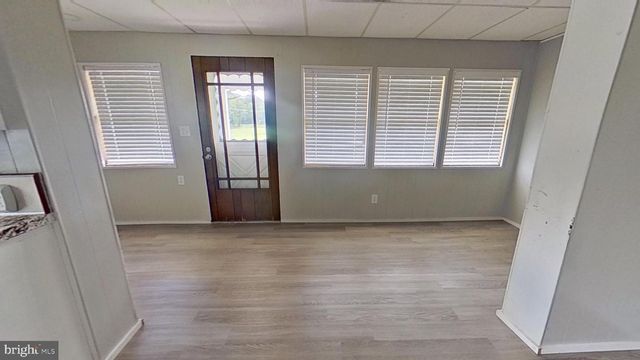 18 E MAIN ST #B, New Freedom, PA 17349