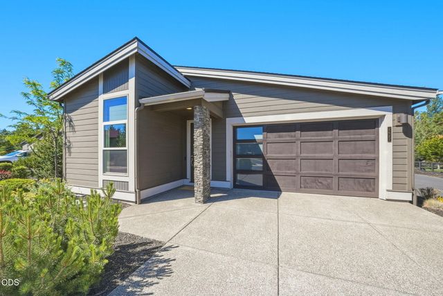 2627 NW Rippling River Court, Bend, OR 97703