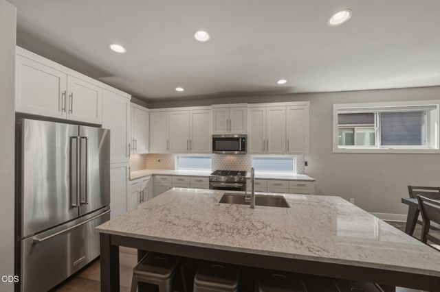 2627 NW Rippling River Court, Bend, OR 97703
