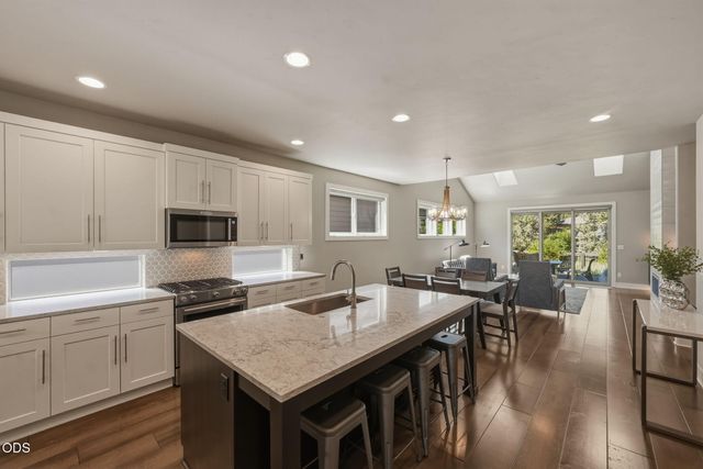 2627 NW Rippling River Court, Bend, OR 97703