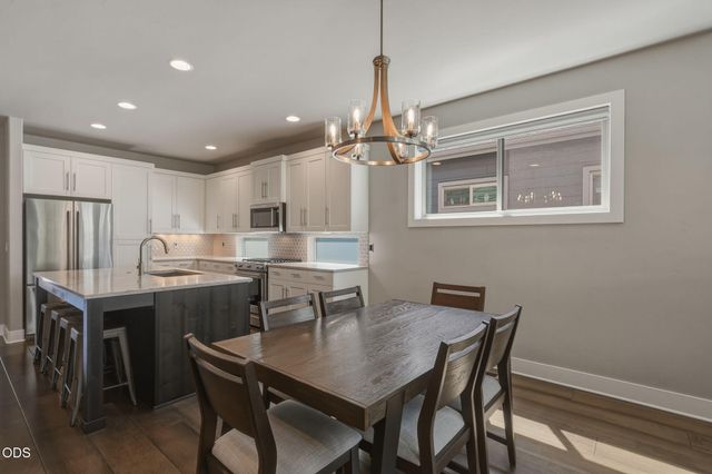 2627 NW Rippling River Court, Bend, OR 97703