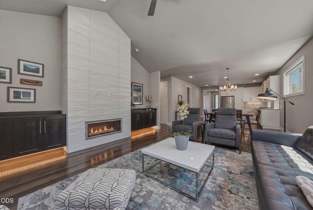 2627 NW Rippling River Court, Bend, OR 97703