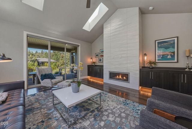 2627 NW Rippling River Court, Bend, OR 97703