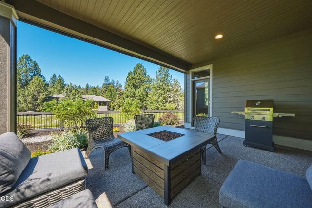 2627 NW Rippling River Court, Bend, OR 97703