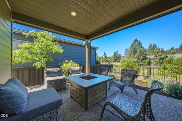 2627 NW Rippling River Court, Bend, OR 97703