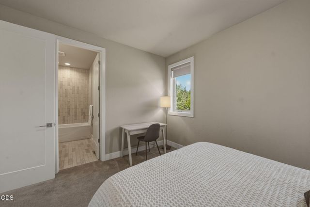2627 NW Rippling River Court, Bend, OR 97703