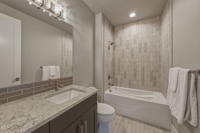 2627 NW Rippling River Court, Bend, OR 97703