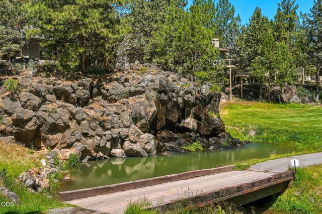 2627 NW Rippling River Court, Bend, OR 97703