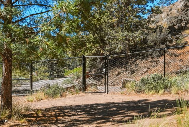 2627 NW Rippling River Court, Bend, OR 97703