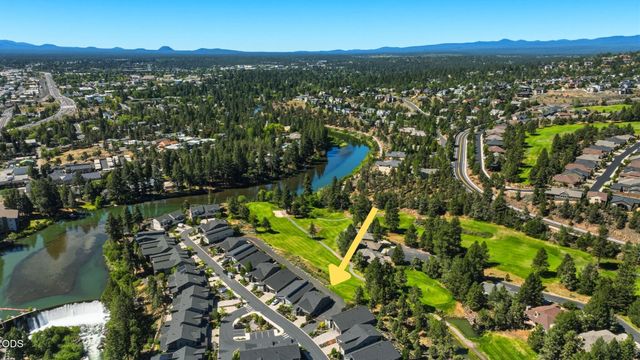 2627 NW Rippling River Court, Bend, OR 97703
