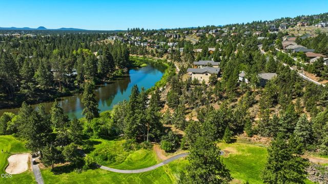 2627 NW Rippling River Court, Bend, OR 97703