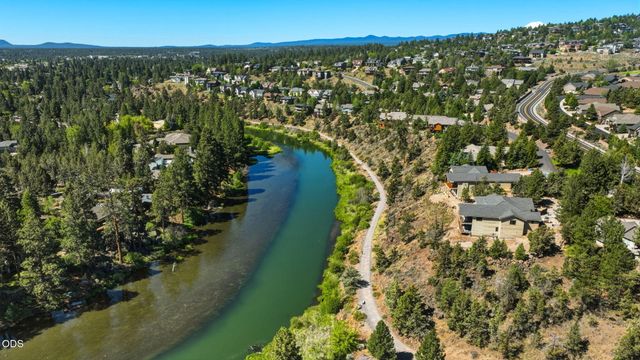 2627 NW Rippling River Court, Bend, OR 97703