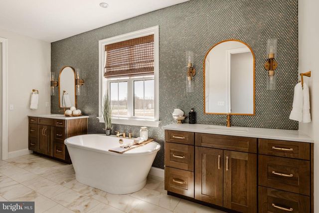 122 SILVER CIRCLE #DEVONSHIRE, Mechanicsburg, PA 17050