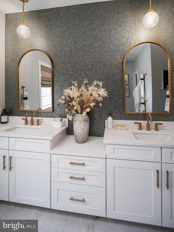 122 SILVER CIRCLE #DEVONSHIRE, Mechanicsburg, PA 17050