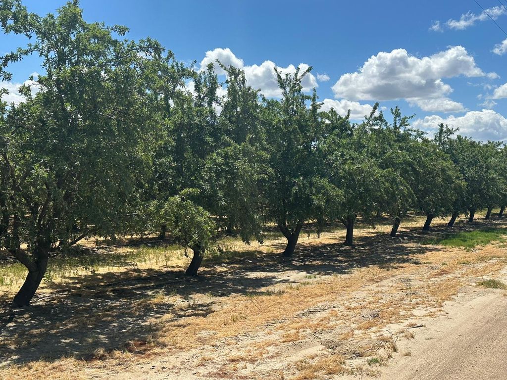 Image 6 of property listing at 10255 W Manning Avenue, Fresno, CA 93706