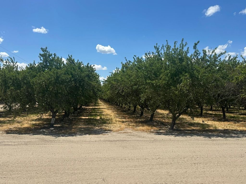 Image 9 of property listing at 10255 W Manning Avenue, Fresno, CA 93706