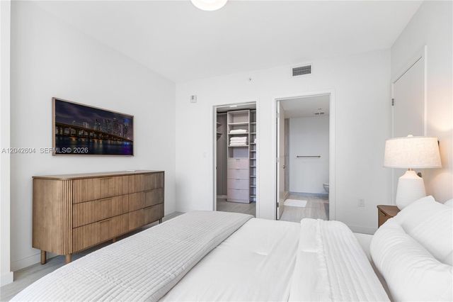 77 SE 5th Street 3001, Miami, FL 33131