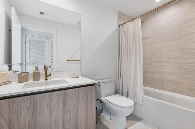 77 SE 5th Street 3001, Miami, FL 33131