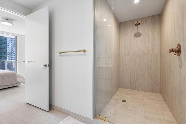 77 SE 5th Street 3001, Miami, FL 33131