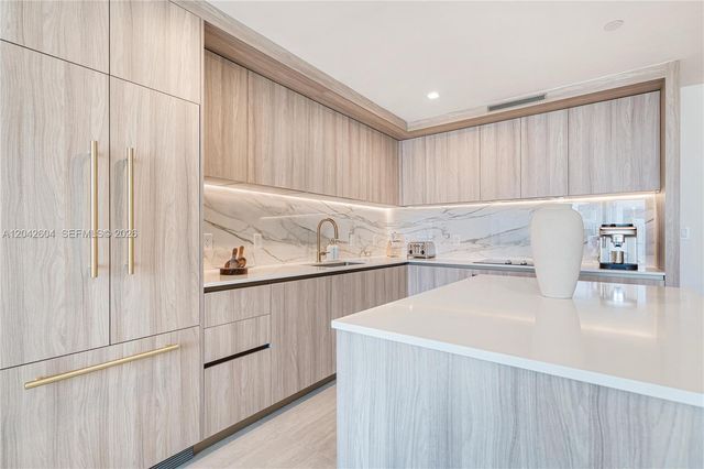 77 SE 5th Street 3001, Miami, FL 33131