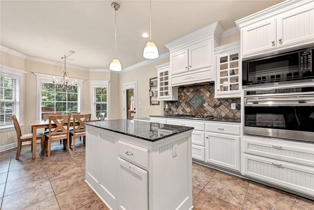 5606 S 46th Street, Rogers, AR 72758