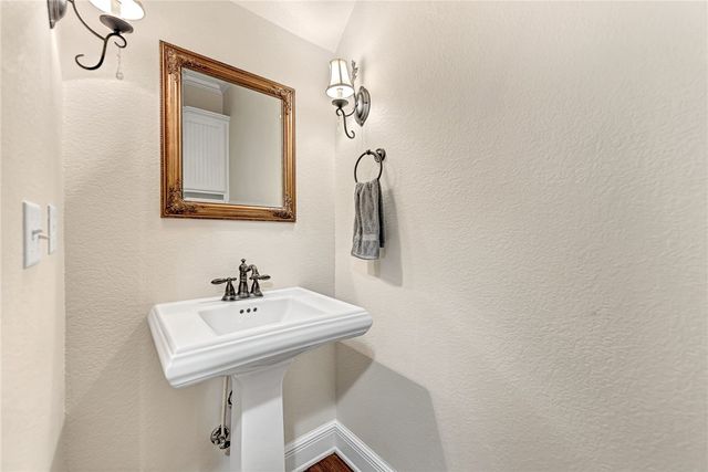 5606 S 46th Street, Rogers, AR 72758