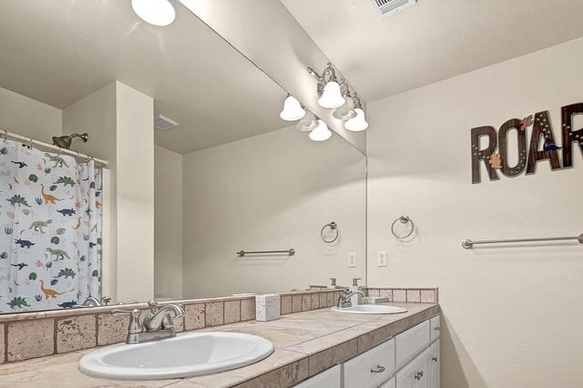 5606 S 46th Street, Rogers, AR 72758