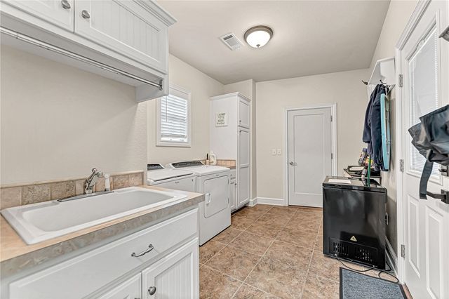 5606 S 46th Street, Rogers, AR 72758