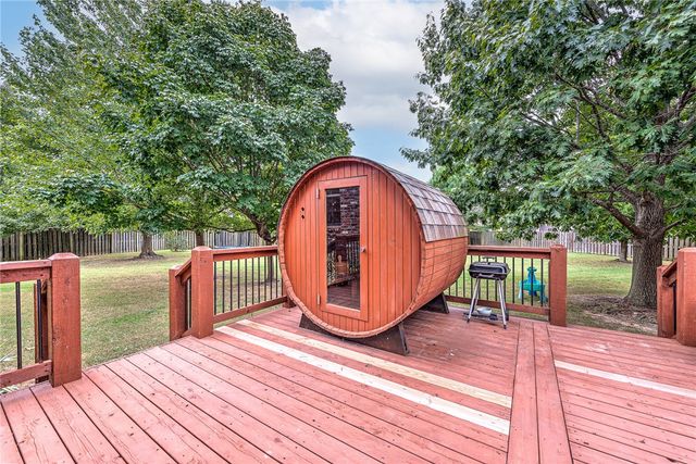 5606 S 46th Street, Rogers, AR 72758