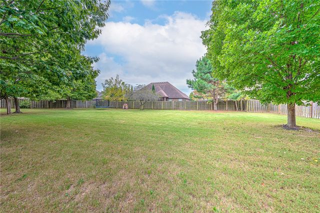 5606 S 46th Street, Rogers, AR 72758