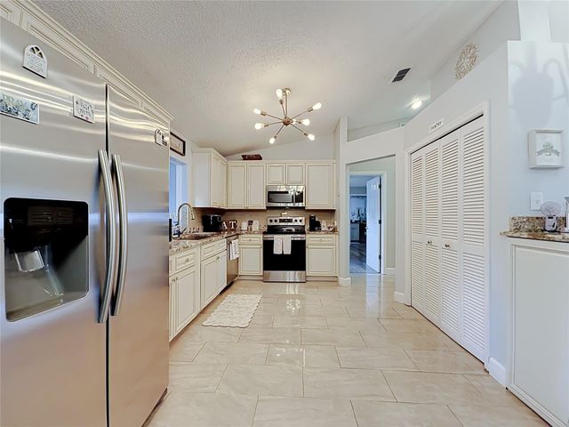 218 GLENRIDGE LOOP N, Lakeland, FL 33809