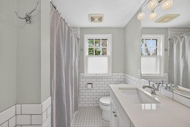 3316 Blackhawk Drive, Madison, WI 53705